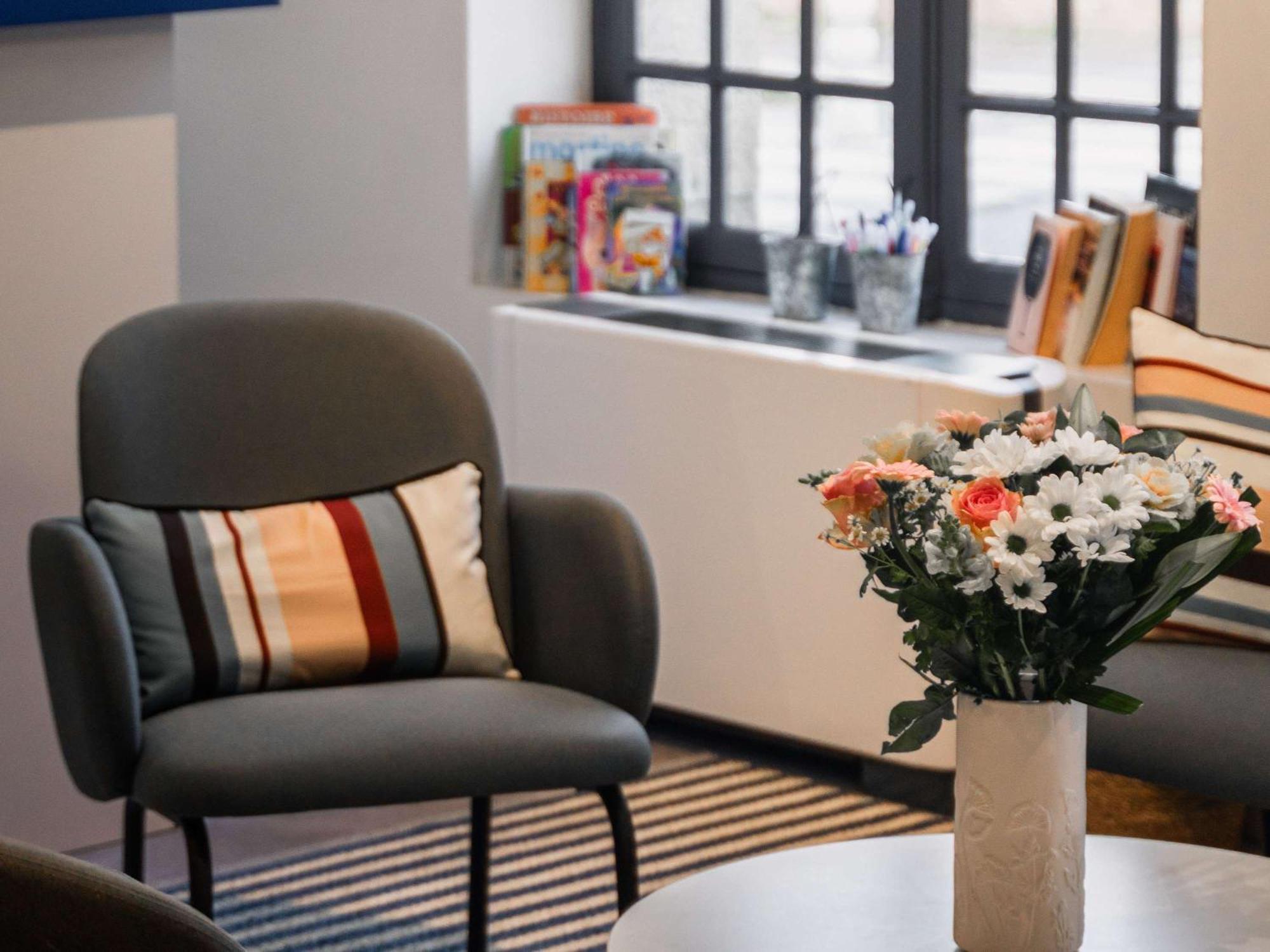 Ibis Styles Vannes Gare Centre Zewnętrze zdjęcie
